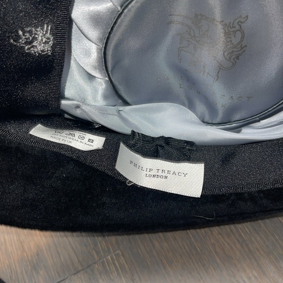 Philip Treacy Elegant Black Velvet Hat with Ribbon and Feather Detail - Picture 4 of 6